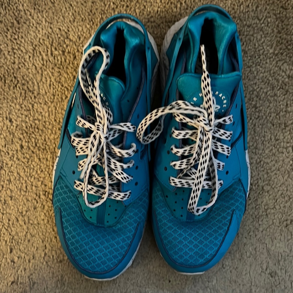 Womens Nike Huarache size 9.5